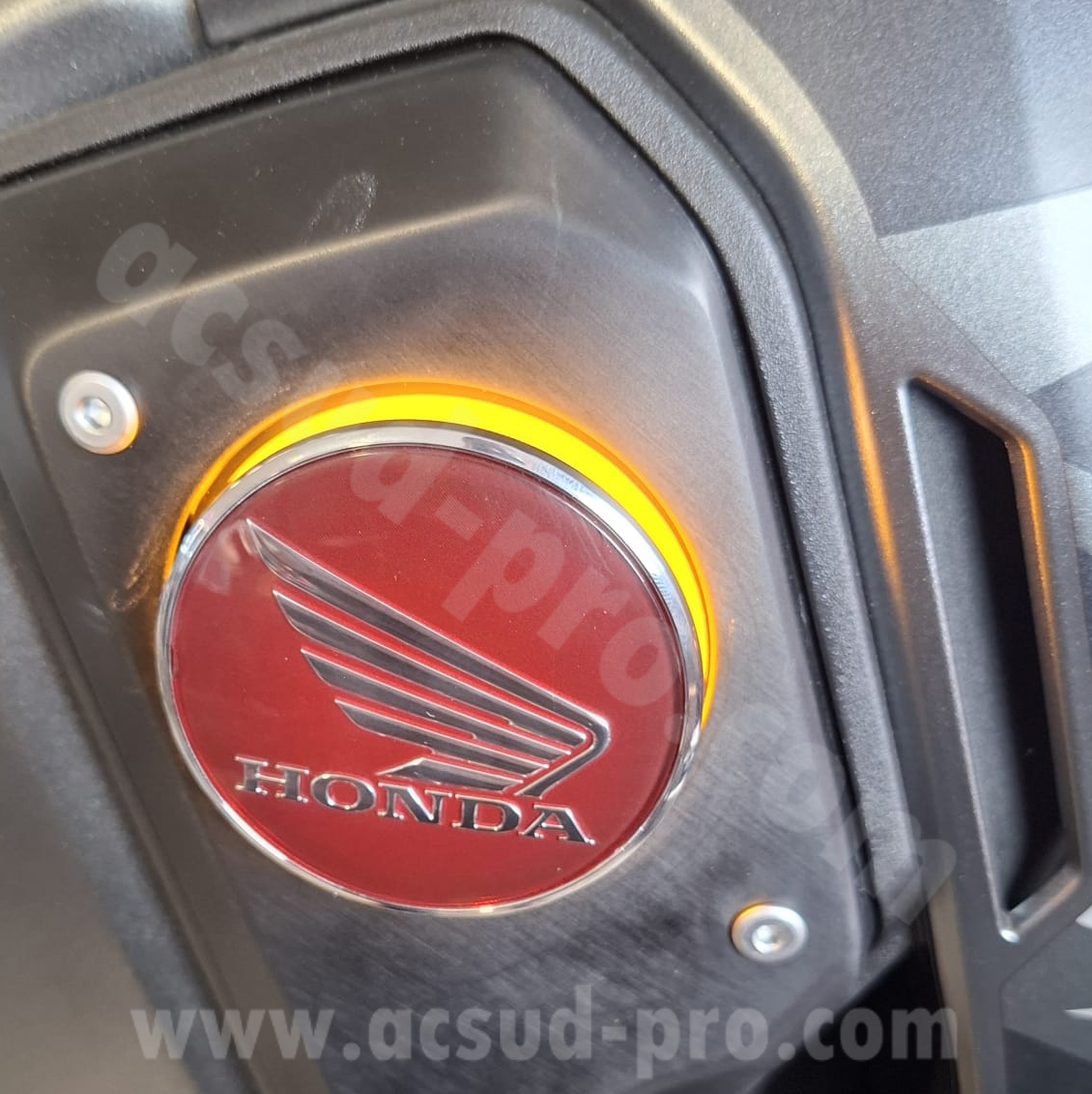 Logos LED additionnels RB Max adaptables Honda Goldwing GL 1800 2001-2025 / Africa Twin 1100 / NT 1100 / CBR 1000 (Ø62mm) la paire (feux de jour + clignotants) - vue 3