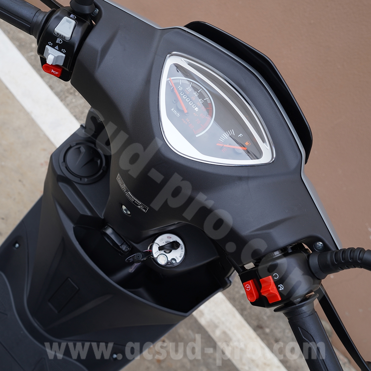 Scooter TNT Motor Dixon Gris Nardo 10" 4 Temps 50 cc Injection Euro 5+ - vue 10