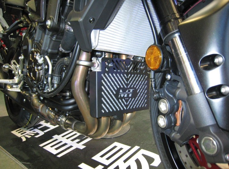 Grille de radiateur huile bas noire adaptable Yamaha MT10 2016-2017 Access Design - vue 2