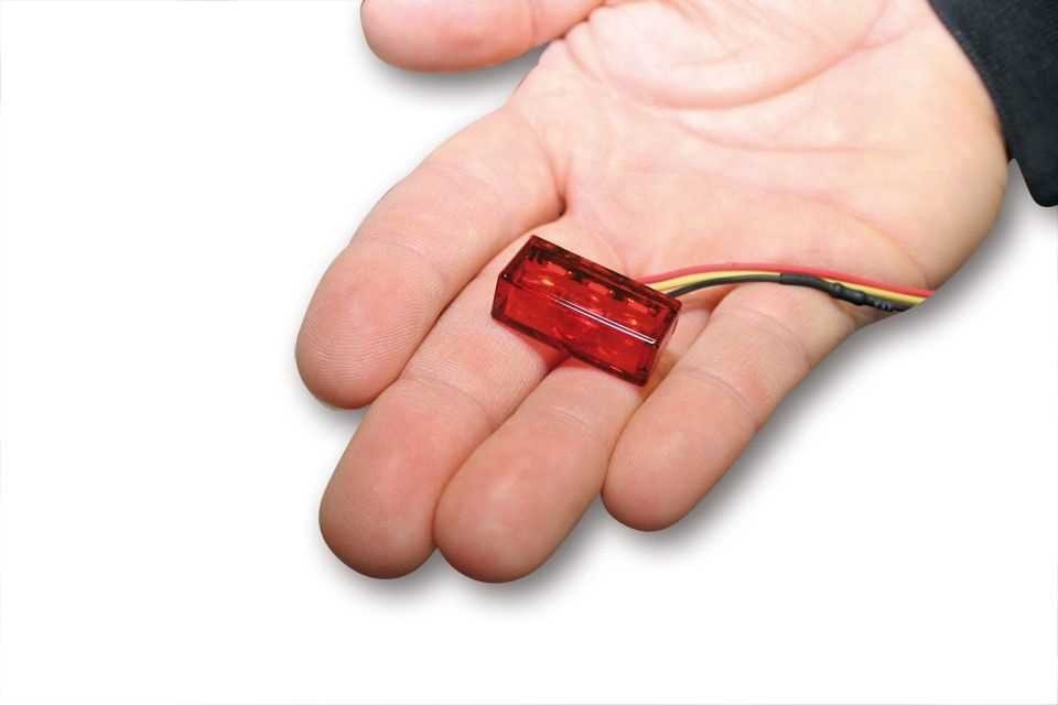 Feu arrière à LEDs CUBE H rouge BRAZOLINE - vue 2