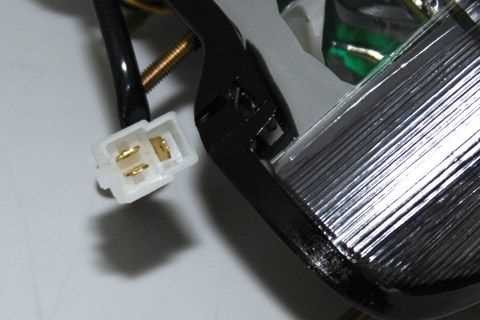 Feu arrière à LEDs adaptable YAMAHA XJR 1300 BRAZOLINE - vue 3