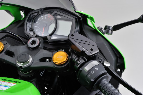 Capuchon de maître-cylindre avant Kawasaki Z650 Z900 (2017-2024) CNC noir Daytona - vue 3