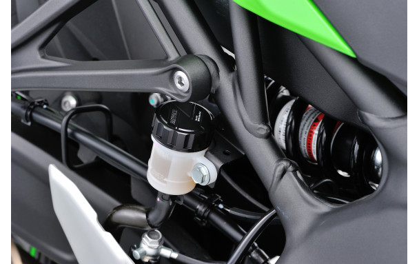 Bouchon de maître-cylindre arrière diamètre 42 mm CNC noir Kawasaki Z650 Z900RS - vue 4