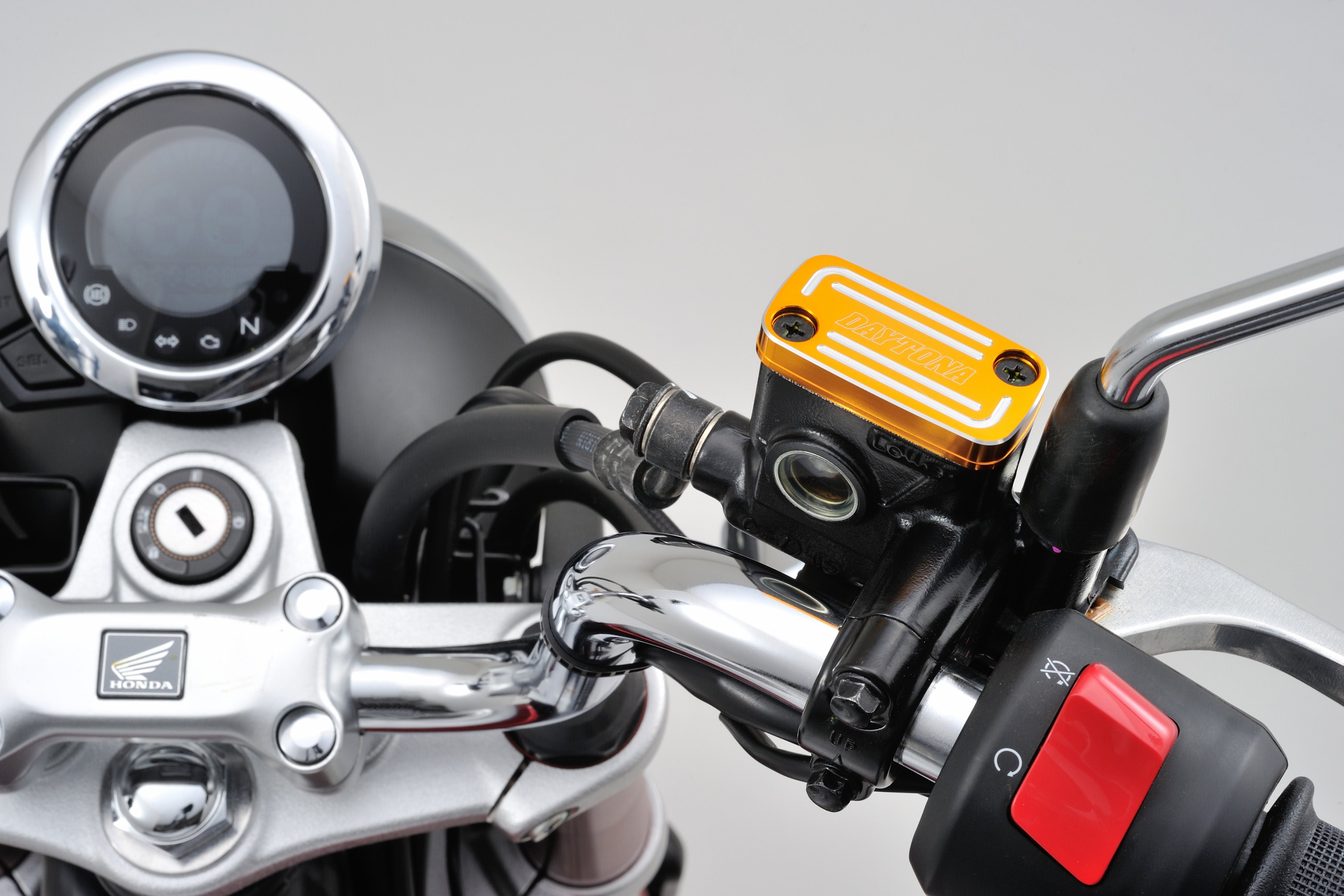 Bouchon de maître-cylindre Honda H CNC Monkey 125 or Daytona - vue 3