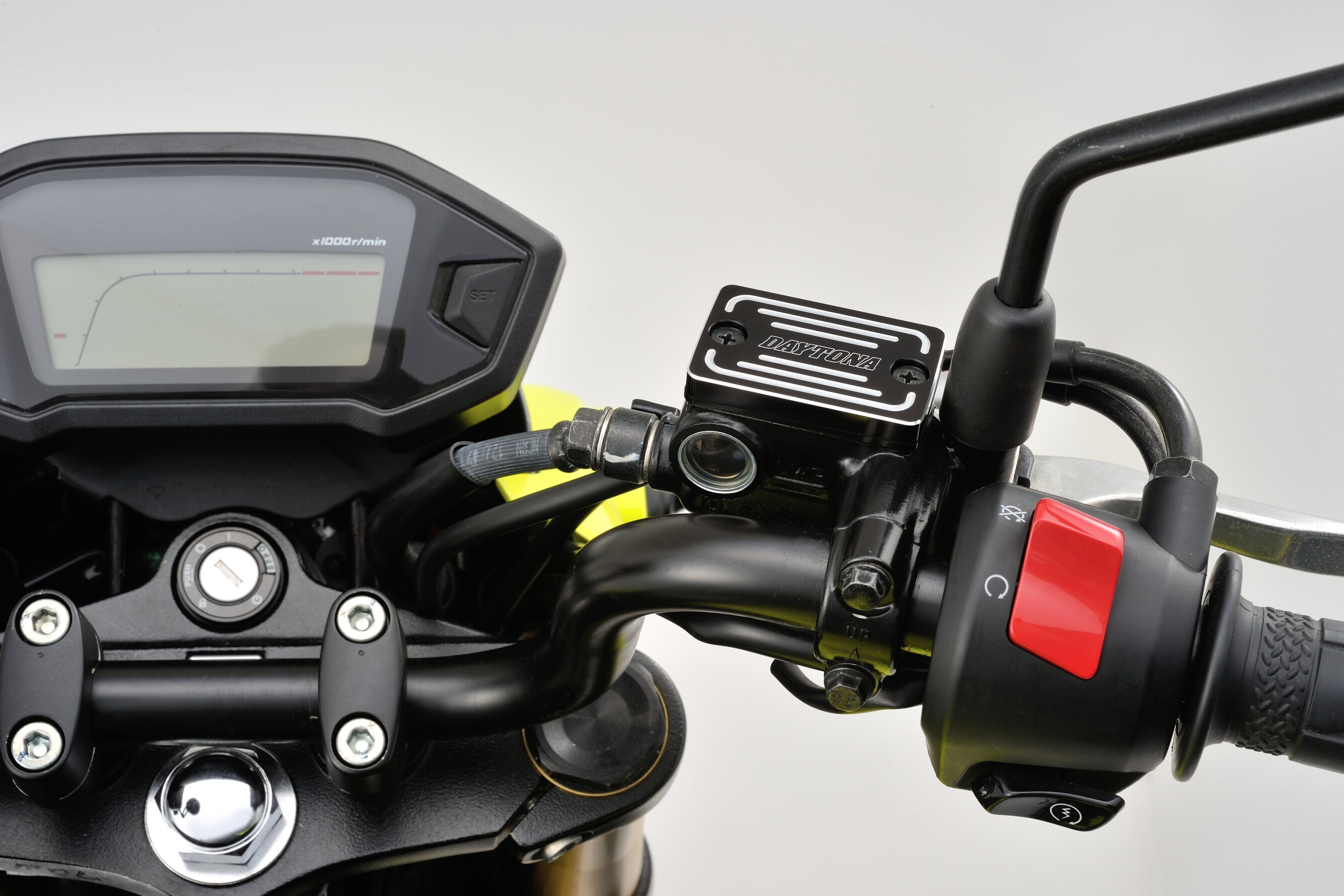 Capuchon de maître-cylindre Honda Monkey 125 CNC noir Daytona - vue 3