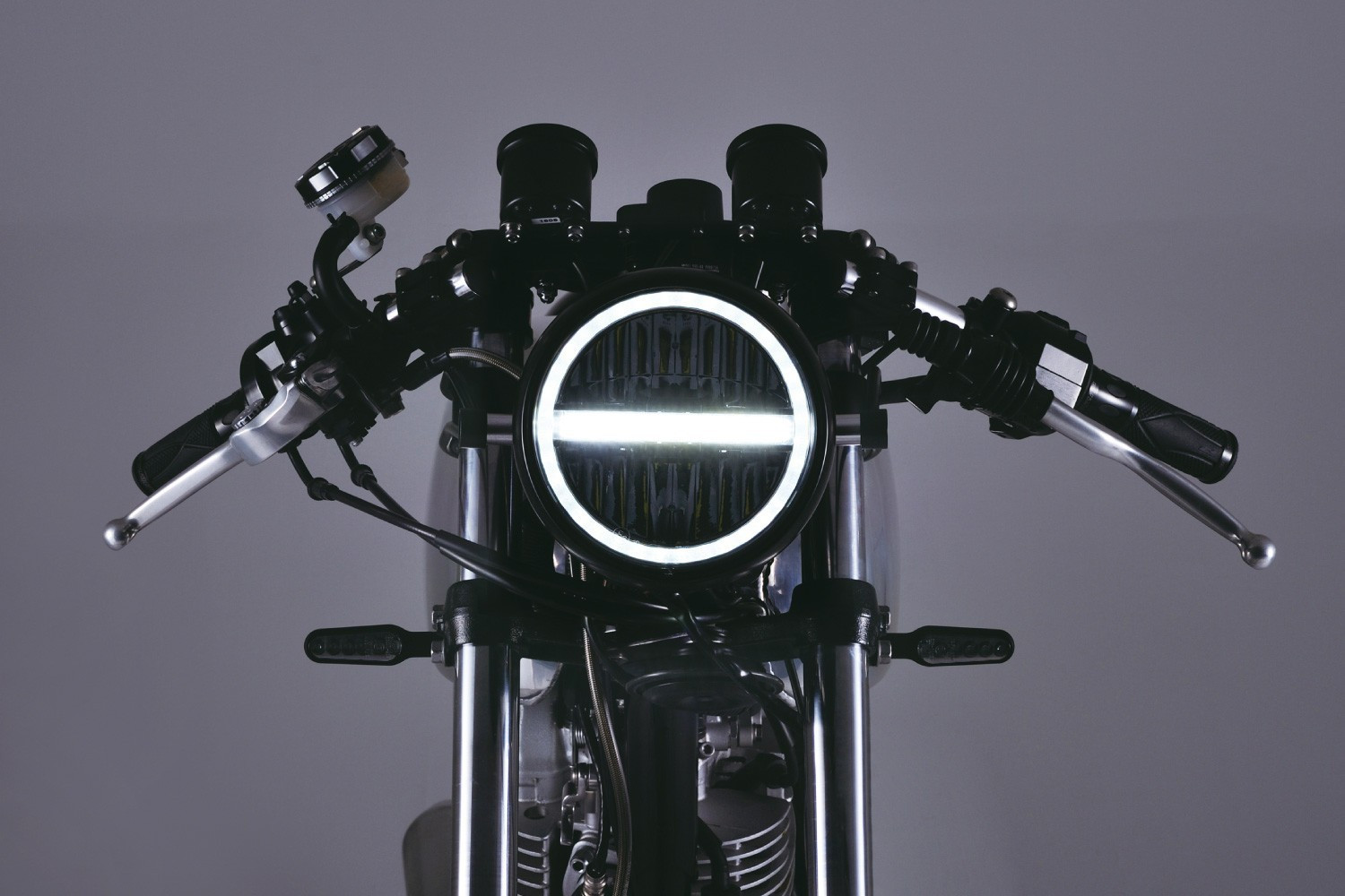 Phare LED DAYTONA 5 3/4 pouces Néovintage noir - vue 3