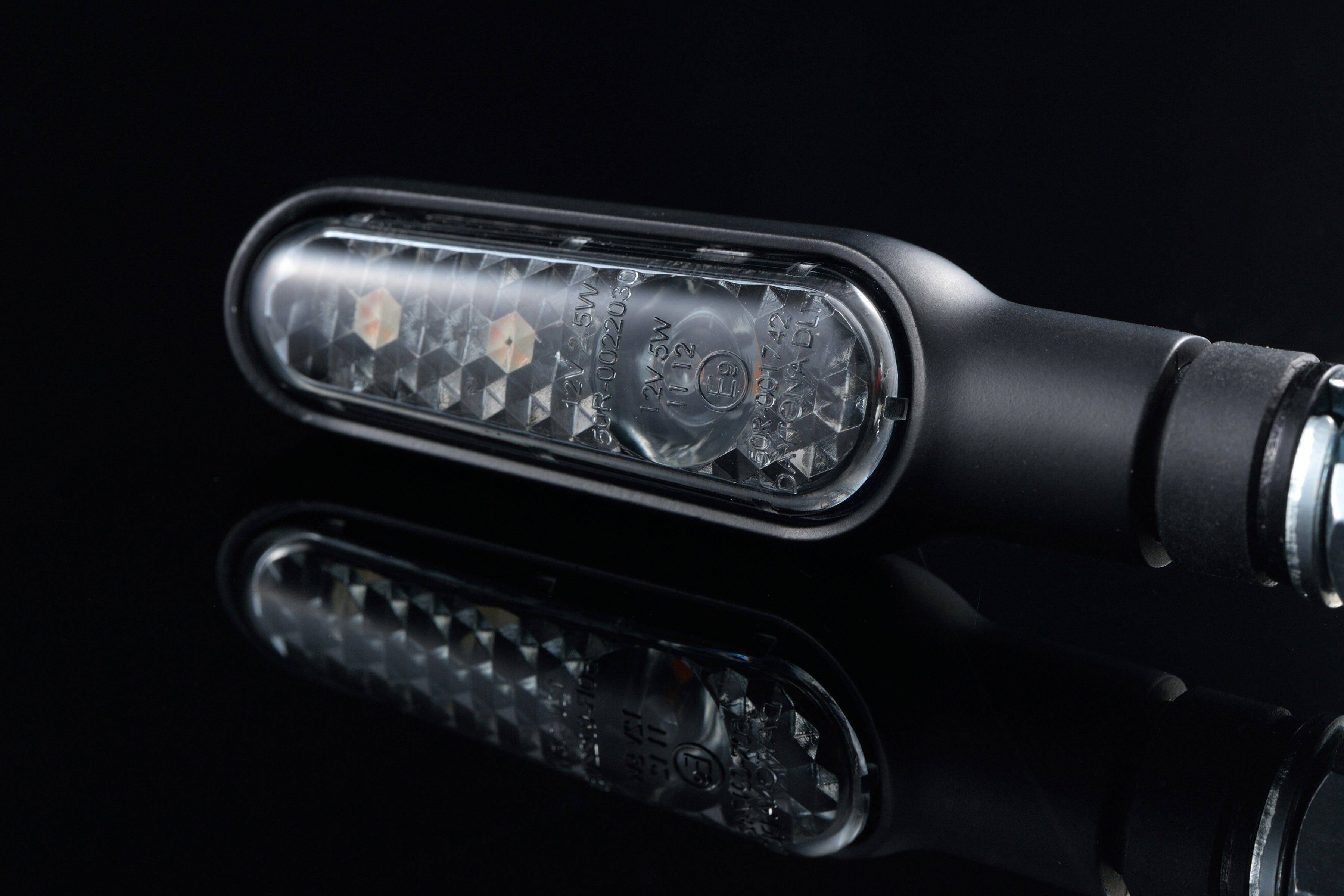 Indicateurs LED D-Light noir lentille fumée 2 pcs Daytona - vue 3
