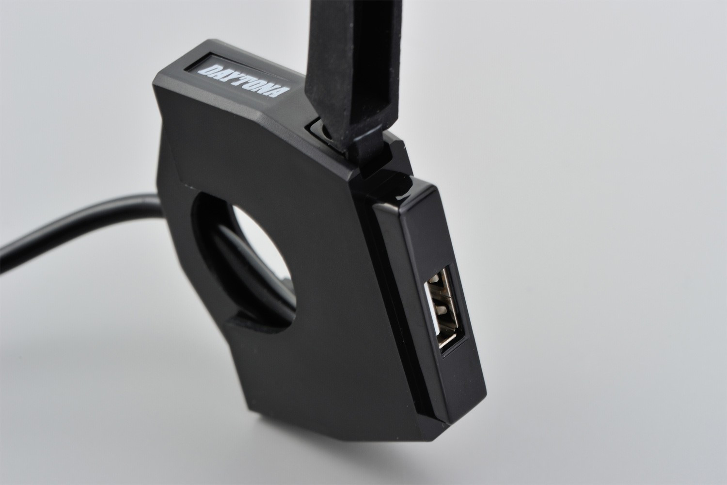 Prise USB Daytona Slim Type pour fixation au guidon - vue 2