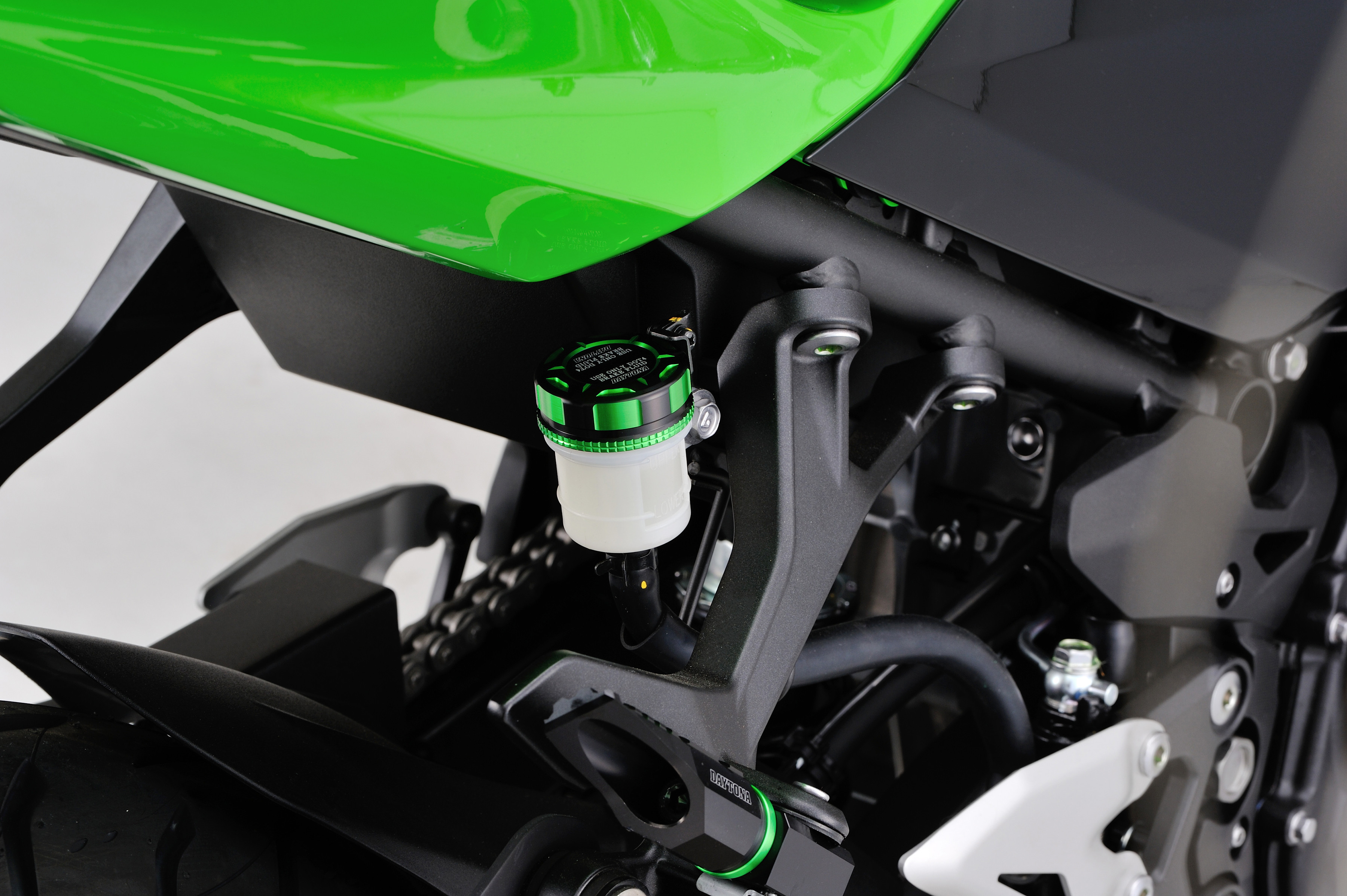 Bouchon de réservoir Daytona MCL TKM vert NISSIN42 - vue 3