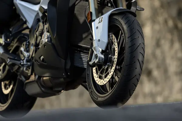 Pneu arrière Bridgestone T33 - vue 2