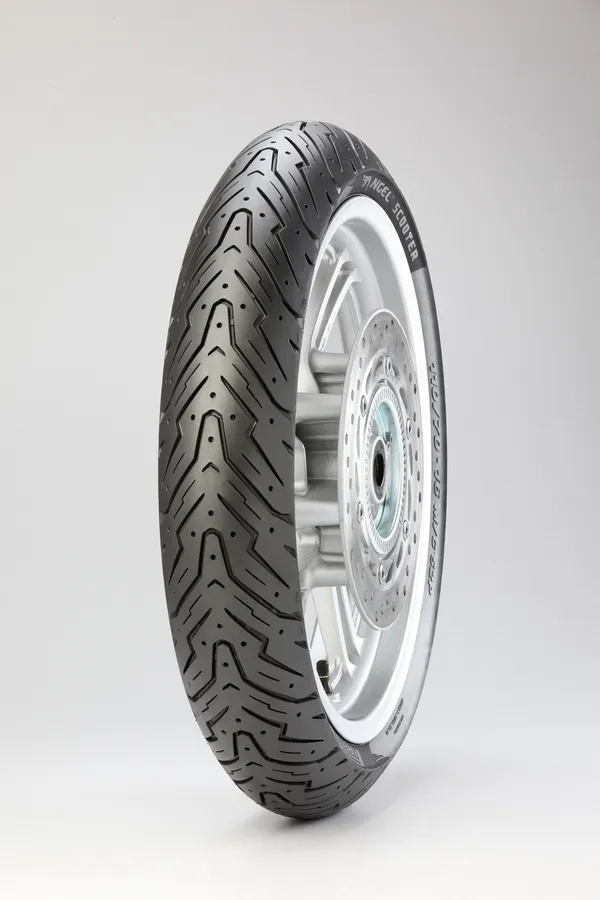 Pneu avant scooter Pirelli Angel Scooter 13'' 110-70-13 TL 48P - vue 2