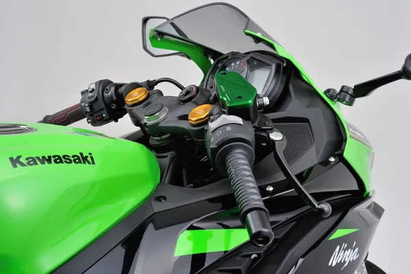 Bouchon maître-cylindre avant Kawasaki Daytona - vue 3