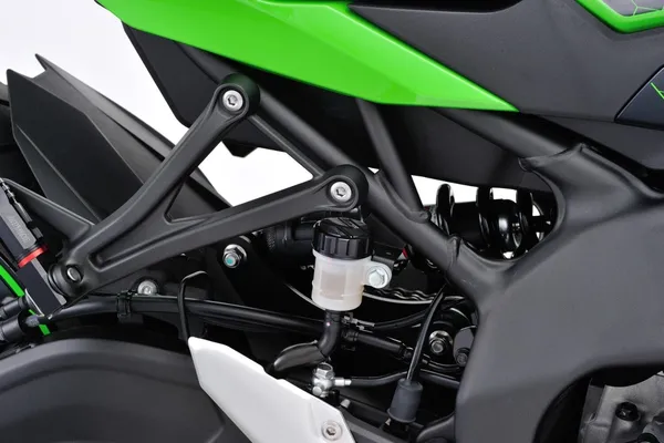 Bouchon de maître-cylindre arrière Kawasaki DAYTONA - vue 3