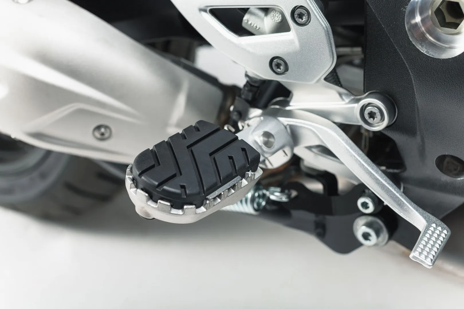 Repose-pieds SW-MOTECH Ion