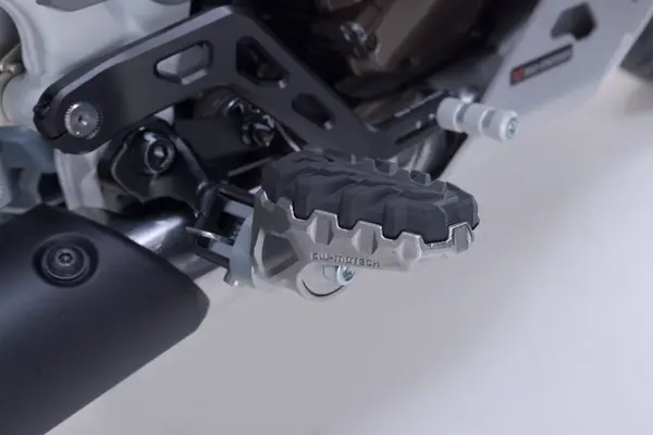 Kit repose-pieds Evo SW-MOTECH - vue 4