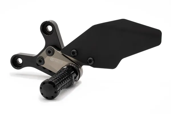 Adjustable rearset black yamah - vue 4
