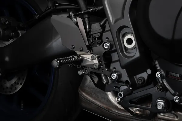 Adjustable rearset black yamah - vue 5