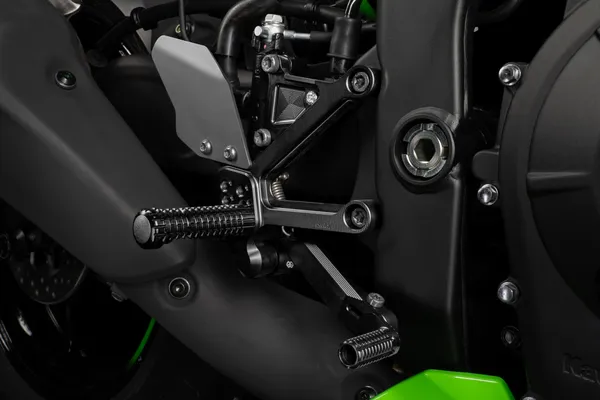 Rearset FXR noir Kawasaki - vue 2
