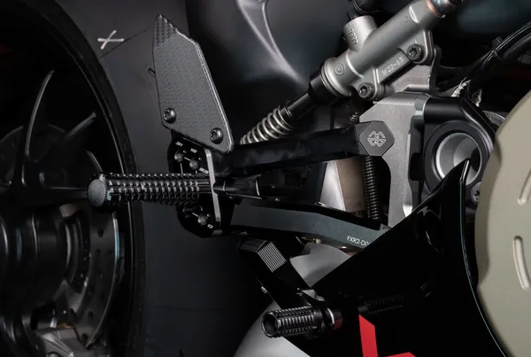 Rearset FXR black duc. - vue 3