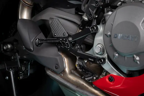 Repose-pieds FXR noir mat Ducati - Gilles Tooling - vue 2