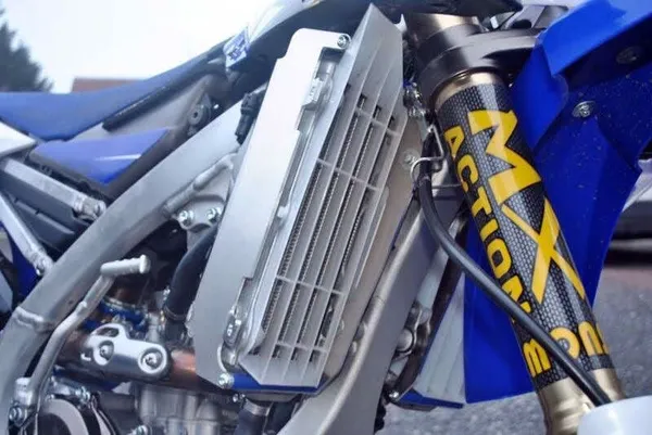 Protections radiateurs AXP Racing WRF BL