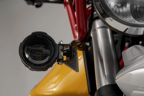 Fixation feux SW-MOTECH - vue 3