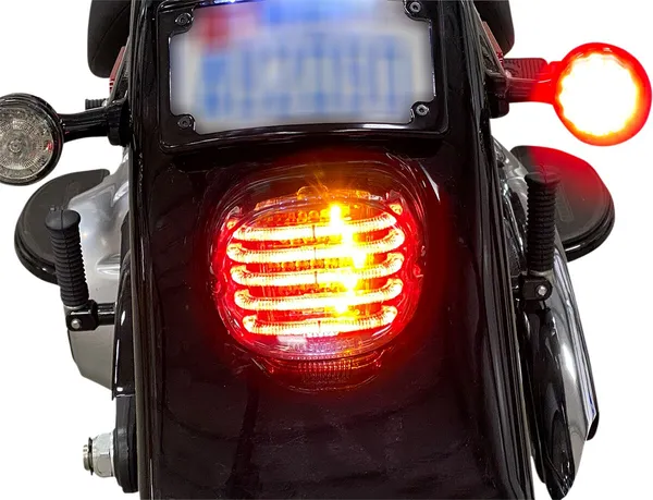 Feux arrière LED ProBEAM intégrés profil bas avec clignotants auxiliaires CUSTOM DYNAMICS - vue 2