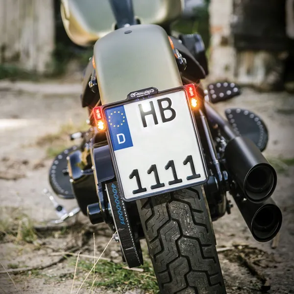 Support de plaque d'immatriculation tout-en-un 2.0 avec éclairage de plaque et feux stop/arrière HEINZ BIKES - vue 4