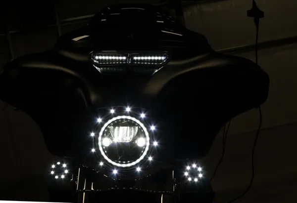 Feu avant LED blanc Custom Dynamics Light WH f/vent 14+FL - vue 2