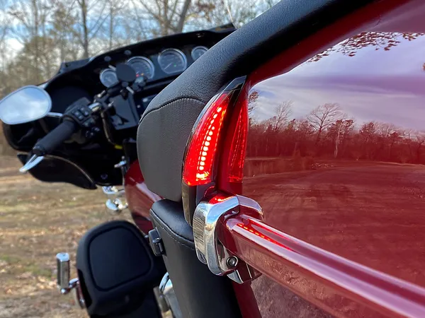 Feux LED séquentiels CUSTOM DYNAMICS pour dossier de selle Tour Pak - vue 4