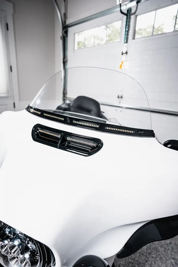 Garniture de pare-brise Genesis 4 Dynamic LED Batwing CUSTOM DYNAMICS - vue 3