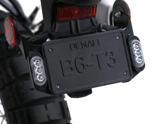 Kit de fixation de blocs de clignotants T3 sur plaque d'immatriculation DENALI - vue 3