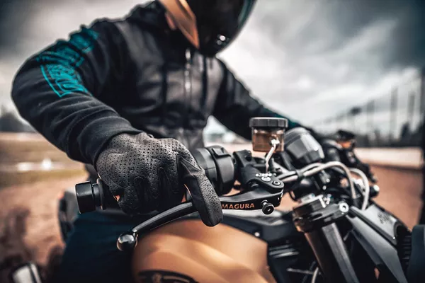 Gants Airform ICON - vue 3