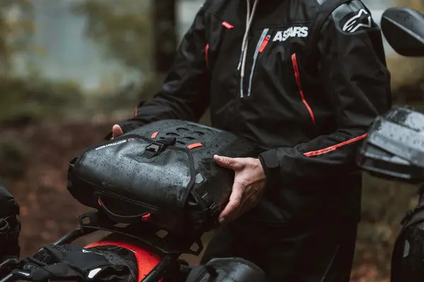 Sacoches latérales SW-MOTECH SysBag WP M avec platine d'adaptation droite (17–23 litres) - vue 4