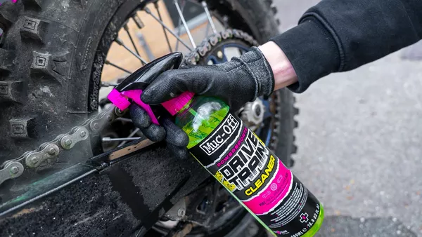 MUC-OFF Powersports Drivetrain Cleaner 500 ml - vue 3