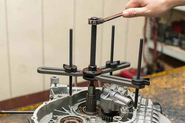 BIKESERVICE Outil séparateur de carter moteur - vue 2