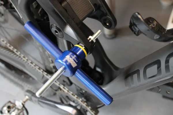 Outil pro presse à roulements BLACK BEARING malette complète avec 2 presses et 34 cales aluminium CNC anodisé - vue 3