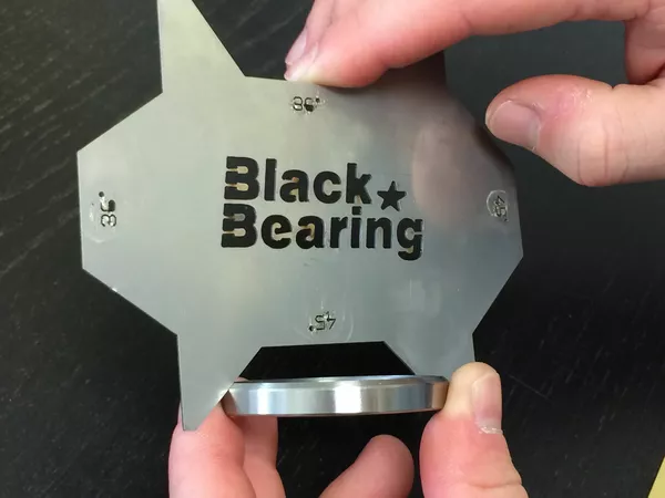 Outil de mesure BLACK BEARING pour angle de roulement de direction 36-45° - vue 3