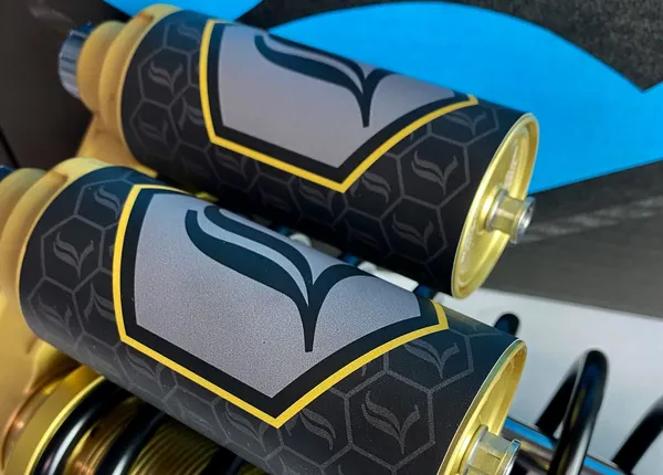Autocollant de réservoir REVO ARC LEGEND SUSPENSION - vue 3