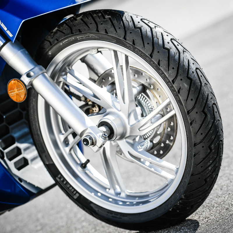 Pneu arrière Pirelli Angel Scooter 150-70-13 64S TL - vue 4