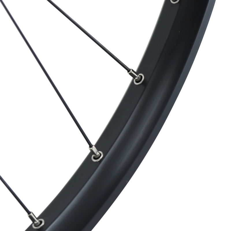 Roue VTT disque 27,5" Trucky 30 Boost Tubeless Ready arrière Centerlock noir moyeu Shimano TC500 cassette Microspline 12V axe traversant 12-148 jante 30C 32 rayons VELOX - vue 3