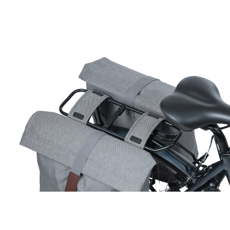 Sacoche arrière vélo double Basil City gris clair 28-32L fixation velcros sur porte-bagages (30x18x49cm) fermeture pliante anti-pluie - vue 6