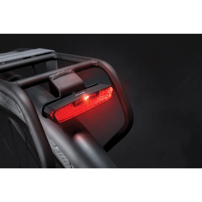 Éclairage vélo arrière sur porte-bagages AXA Juno Auto 80 mm - vue 7