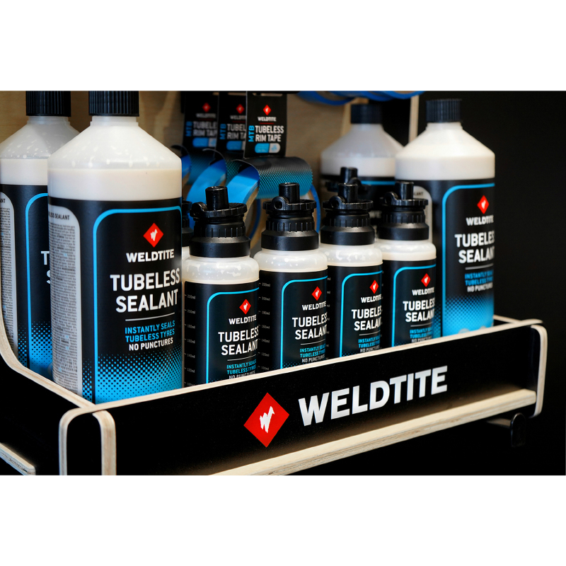 Présentoir PLV Weldtite bois tubeless complet (4x1L préventif tubeless - 8x240ml préventif tubeless - 12 kits de 2 valves tubeless - 7 fonds jante tubeless VTT - 4 fonds jante tubeless route) - vue 3