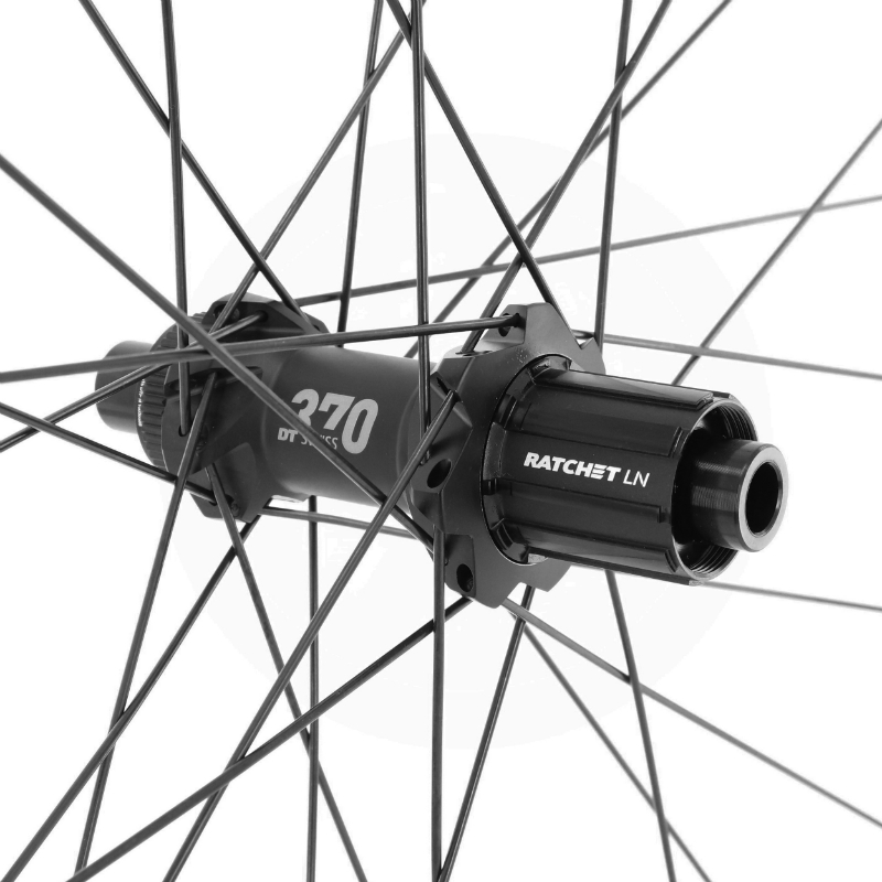 Roue VTT disque 29" Dt Swiss X1900 boost centerlock tubeless ready arriere noir shimano 10-11-12V axe traversant 12-148 - jante 25C - resiste poids 110KGS - vue 3