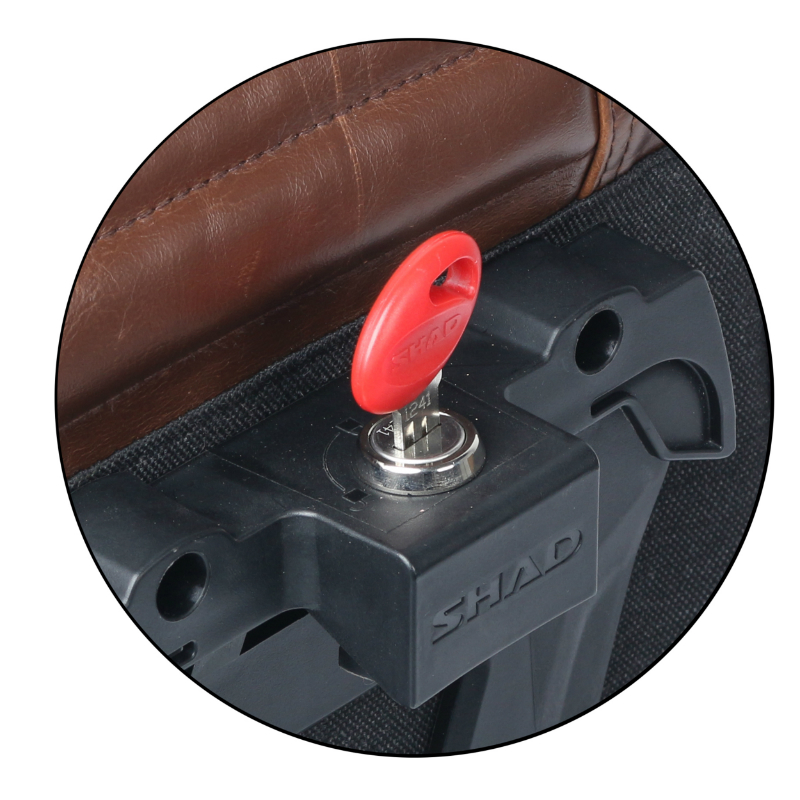 SACOCHE CAVALIERE LATERALE SHAD SR38 CAFE RACER IMPERMEABLE MARRON 10L (fixation SR SIDE BAG HOLDER vendue séparément) (X0SR38) - vue 4