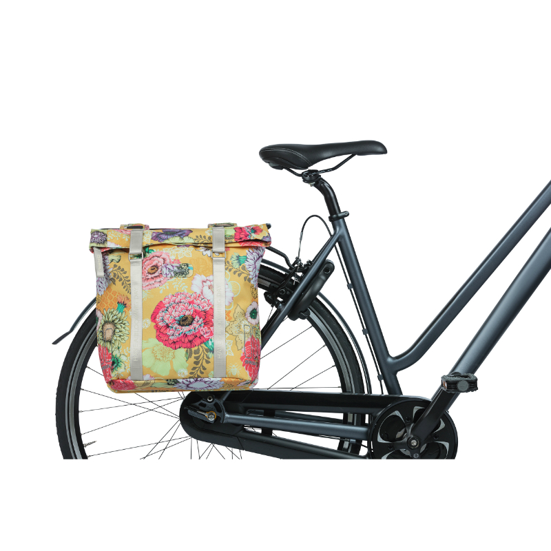 Sacoche arriere velo double Basil bloom field 28-35L jaune honey fixation crochet-ressort (30X15X33CM) - vue 5