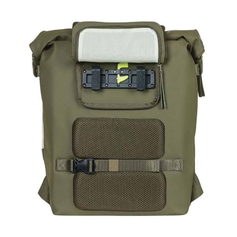 Sacoche arriere sac a dos velo laterale Basil soho 17L vert foret fixation porte bagage crochet hook (31X14X37CM) avec eclairage LED - vue 6