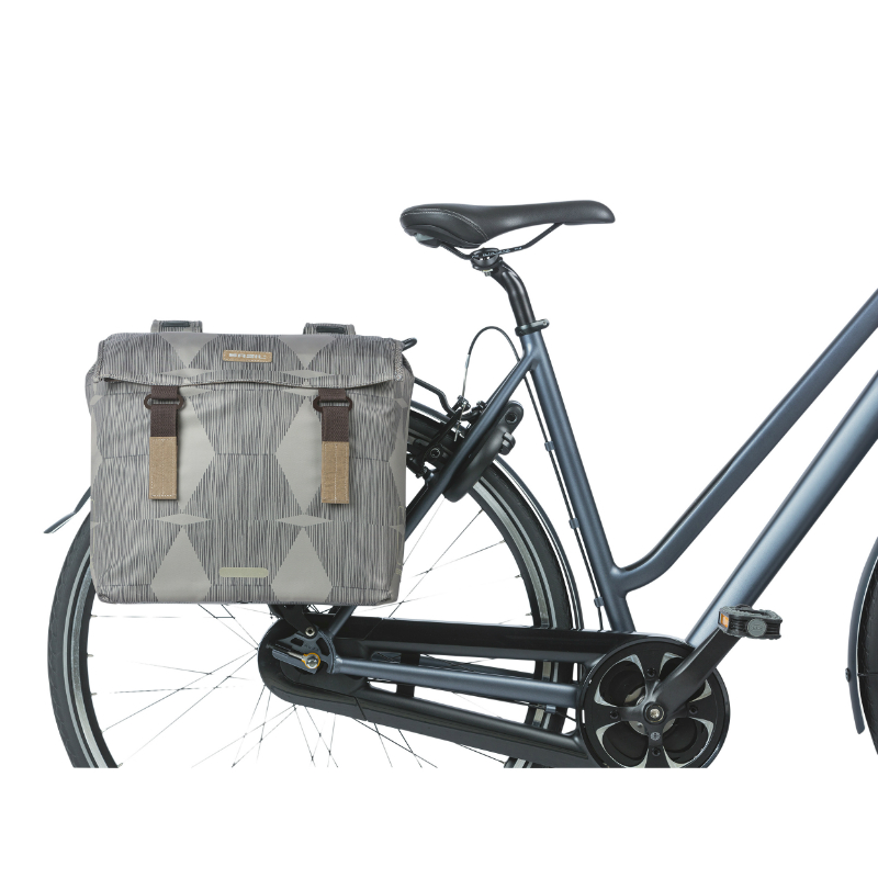 Sacoche arriere velo double Basil elegance 40L taupe fixation velcros sur porte bagage (49X36X8 CM) - vue 6