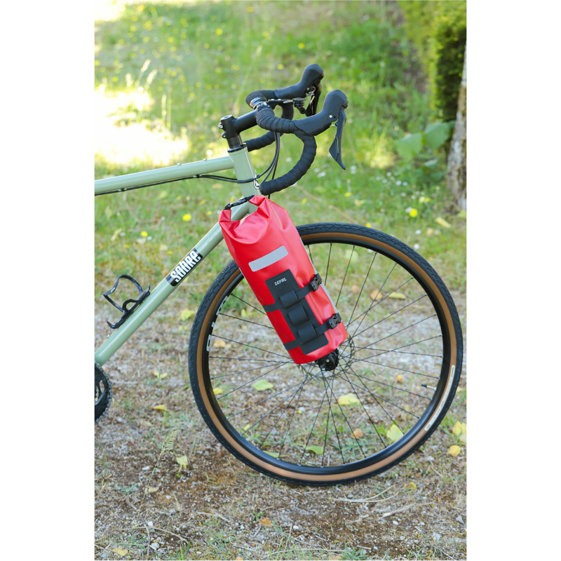 Sacoche de fourche velo Zefal z adventure fork pack rouge fixation sangles auto agrippantes (LG36.5CMXD15 - 6LITRES) (support fixation inclus) - vue 7